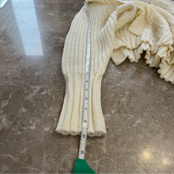 Women’s cream color knit swea size XS fits bigger - Picture 10 of 10